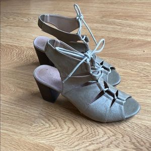 Sandals  with a strong tie up